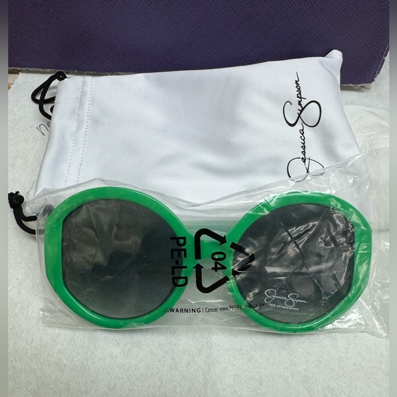 NWT Jessica Simpson Green Oversized Sunglasses - Picture 2 of 5
